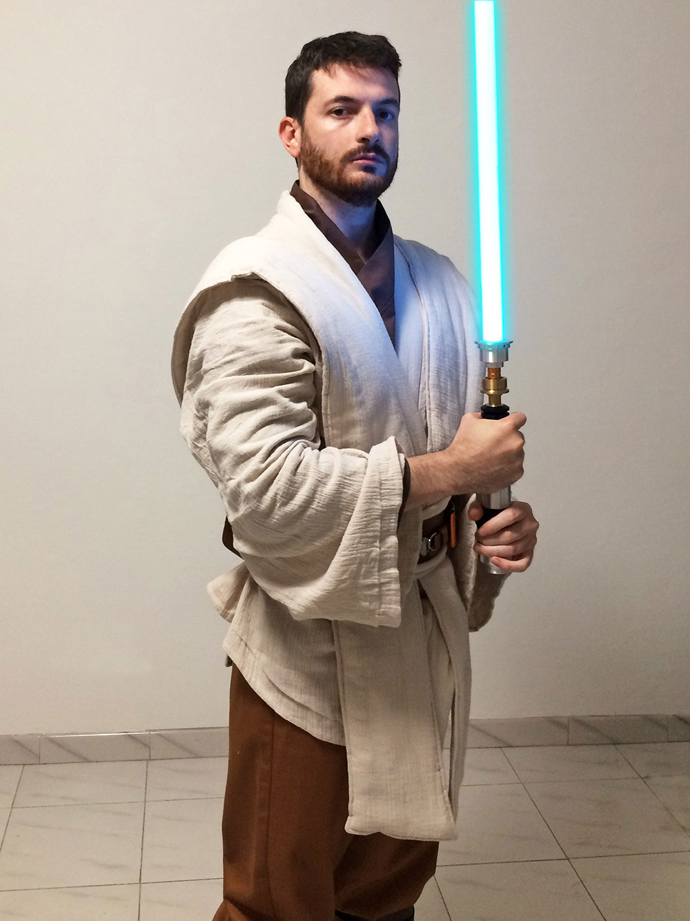 Roberto Obi-Wan Tunic Review Star Wars Lightsaber