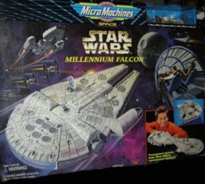 Star Wars Action Figure / Vehicle - Millennium Falcon and 7 Star Wars Figures / Transforms into a Command Center