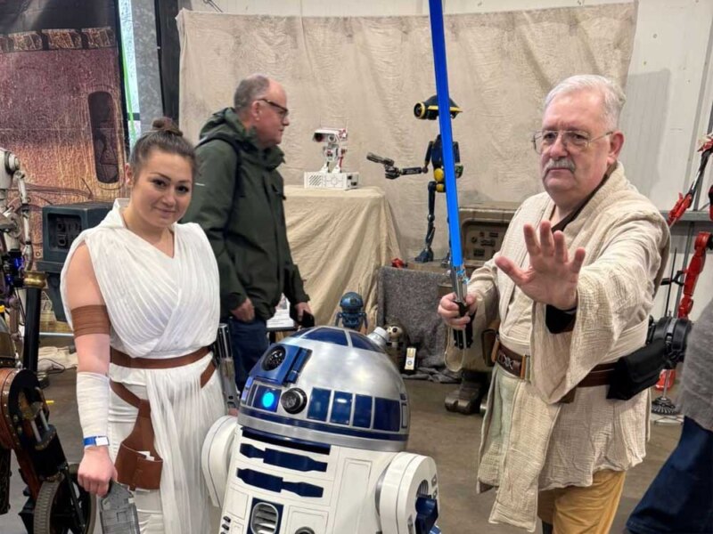 Obi Wan Kenobi and Rey costume review from Mark